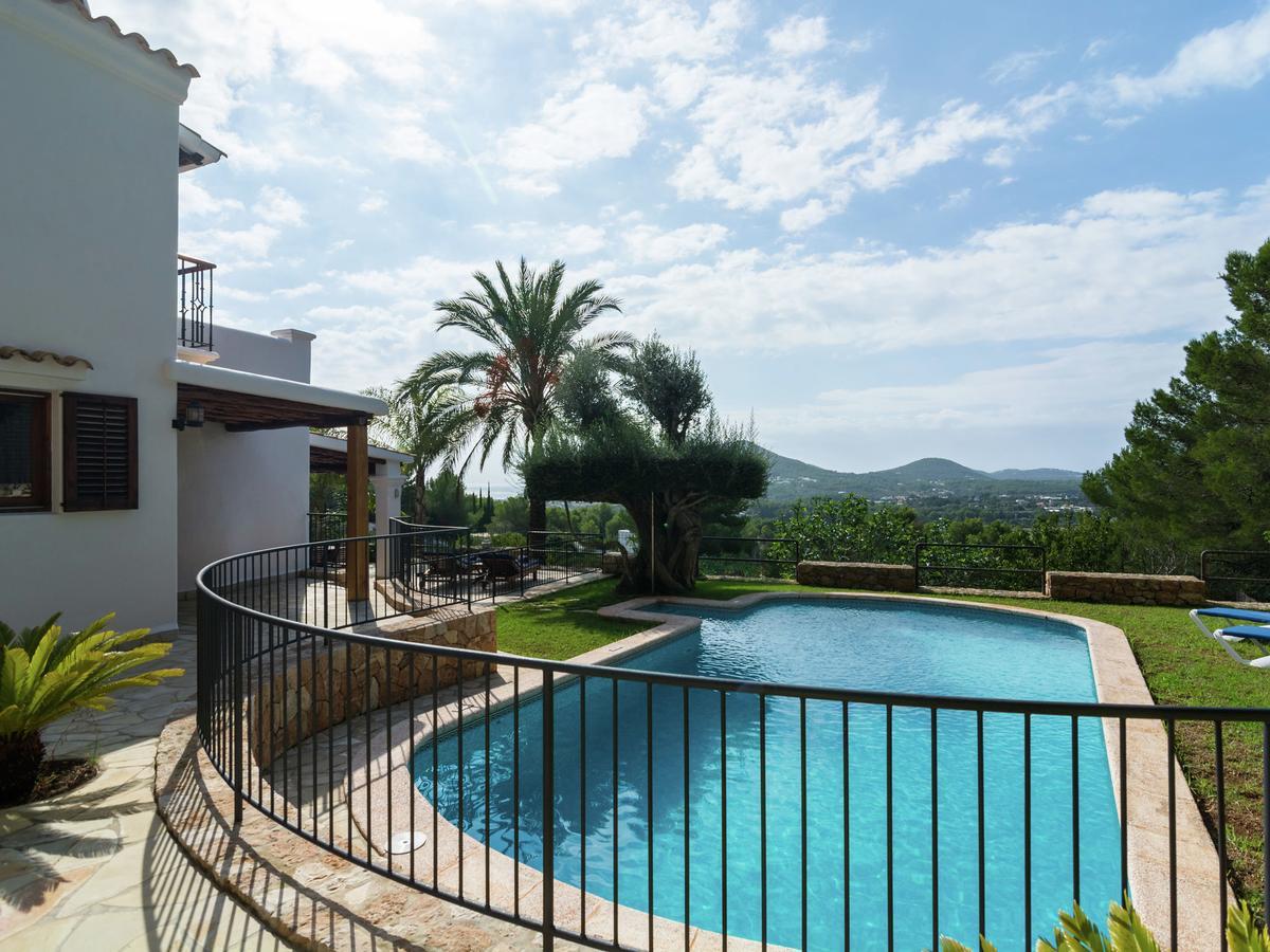 Cozy Holiday Home In Santa Eularia Des Riu With Private Pool Zewnętrze zdjęcie